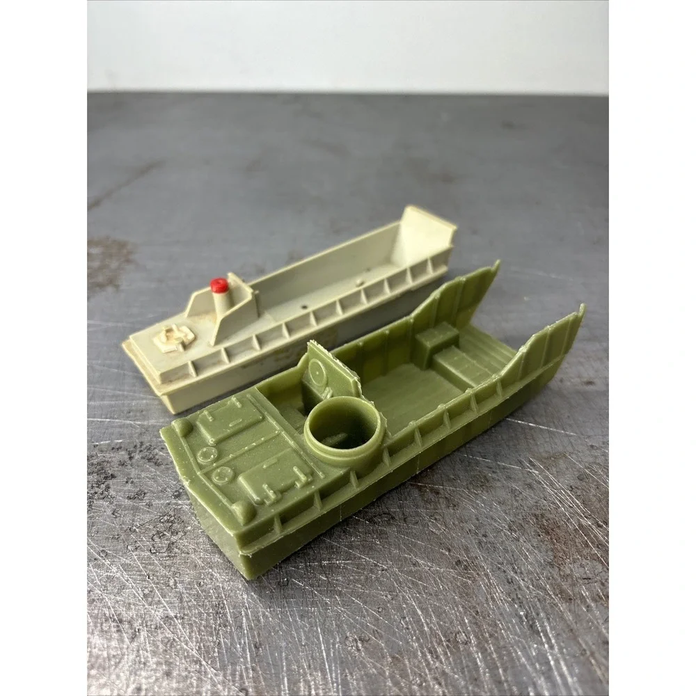 Lot Of 2 Vintage‎ Plastic WWII Style Landing Craft LCVP Boats Marx Timmee